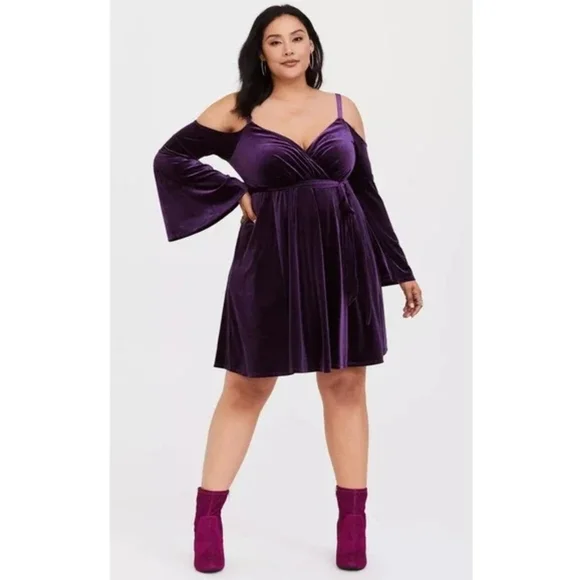 Torrid Mini Velvet Cold-Shoulder Surplice Dress 1x plus size - Picture 3 of 5